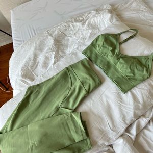 🦄🍀 Lululemon Invigorate High Rise Tight 25 and Bra sz 4